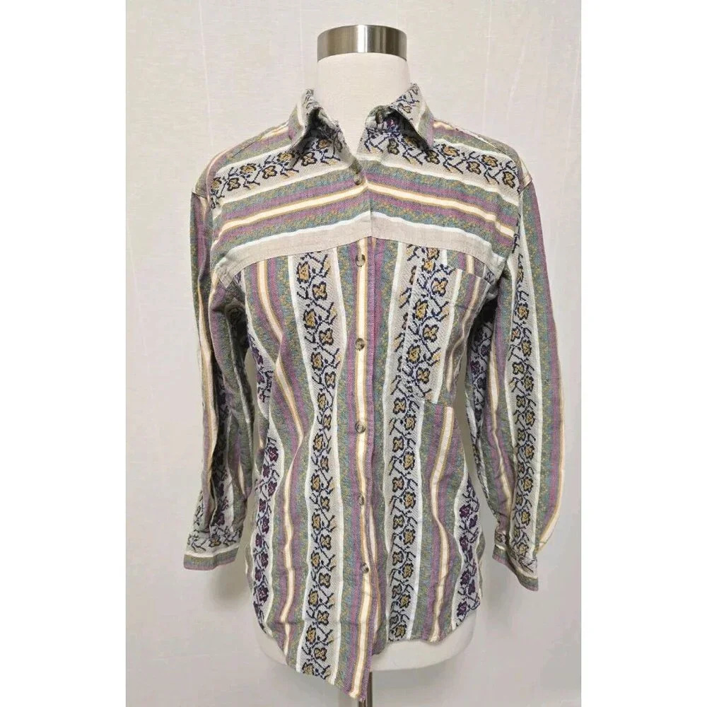 Womens 90s Vintage Button‎ Front Shirt Size Medium Embroidered